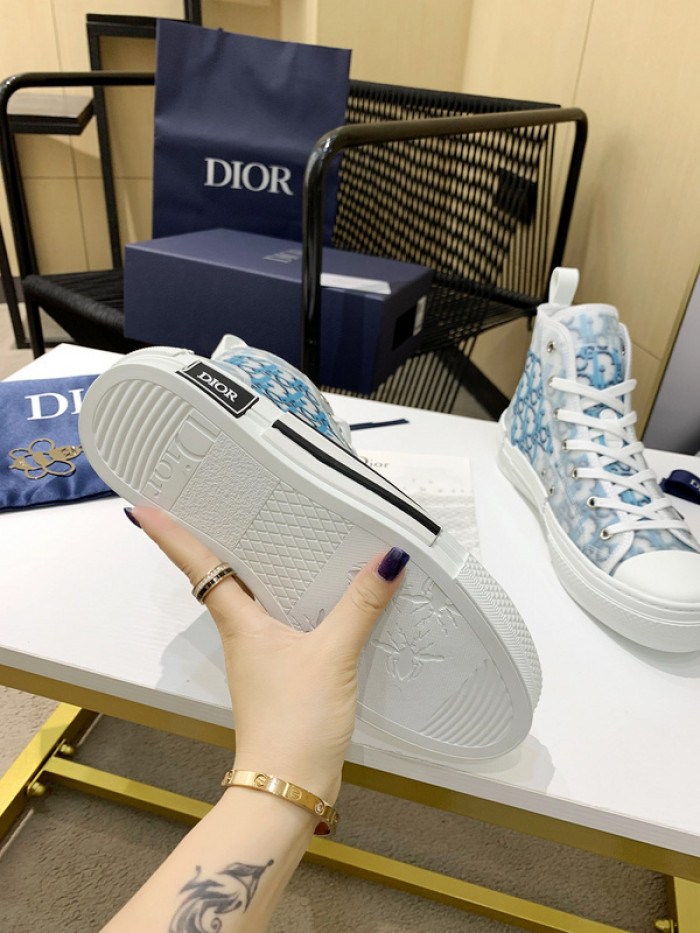 D10R B23 Oblique High Top Sneaker