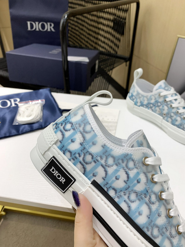 D10R B23 Oblique Low Top Sneaker