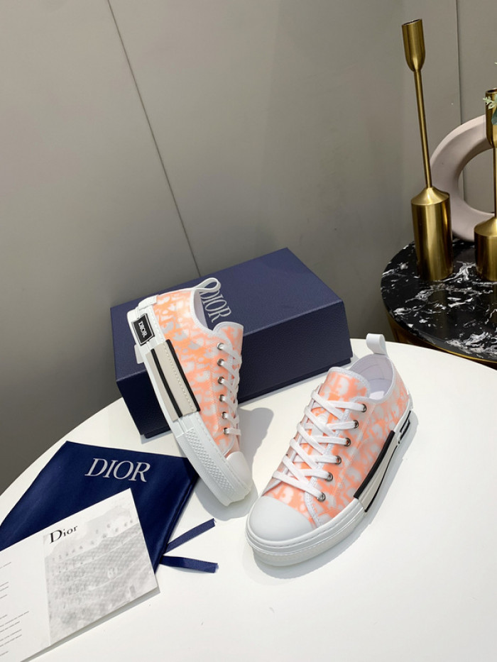 D10R B23 Oblique Low Top Sneaker