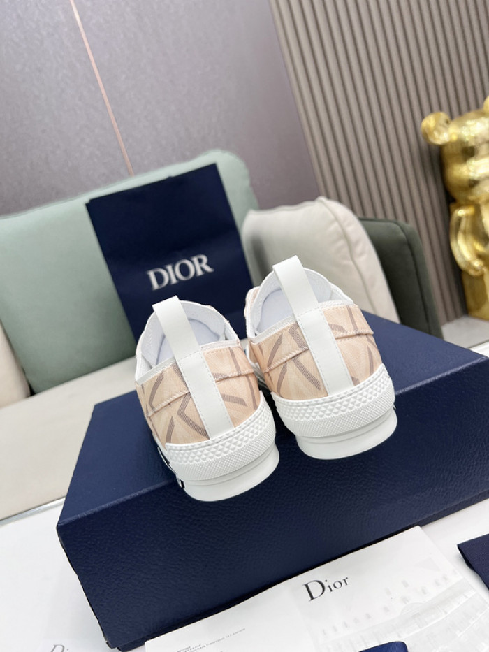 D10R B23 Oblique Low Top Sneaker