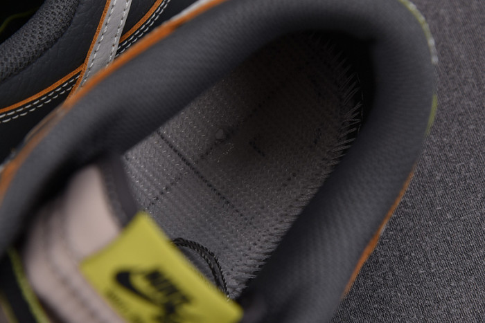 Nike SB Dunk Low HUF Wait, What!? (Friends and Family) FD8775-002