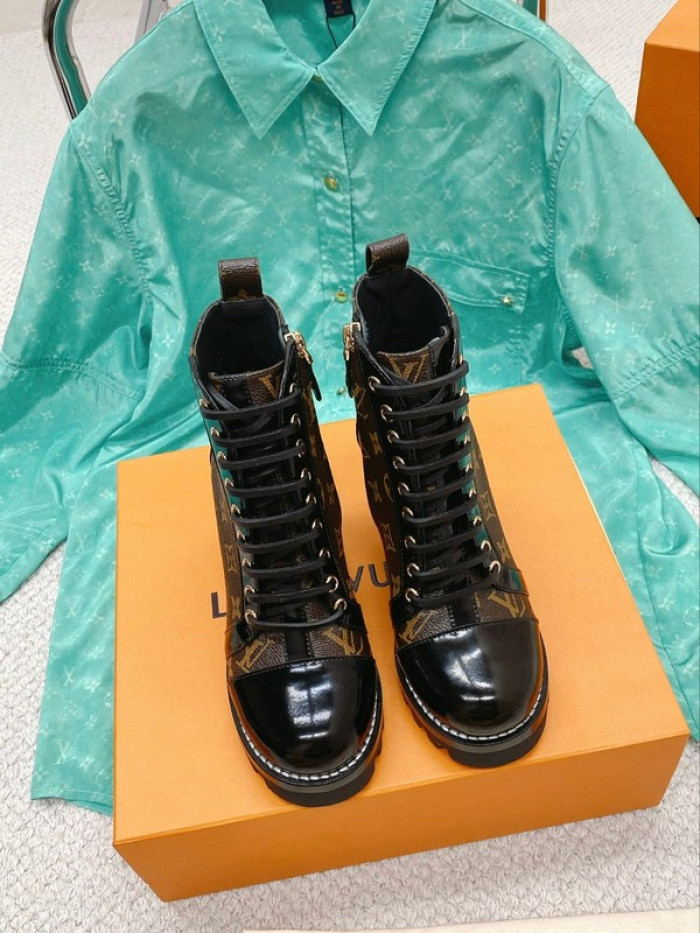 lou1su1tt Boots