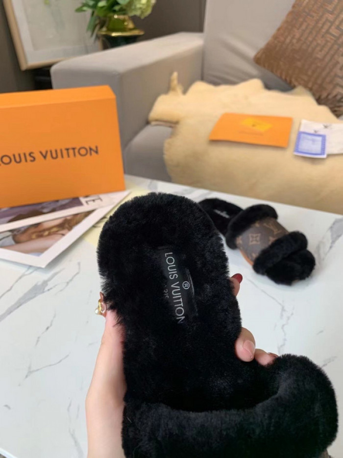 Lou1su1tt slides