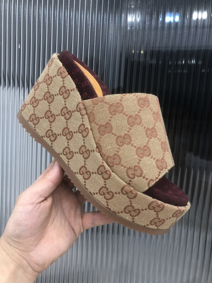 Gu66 SLIPPERS