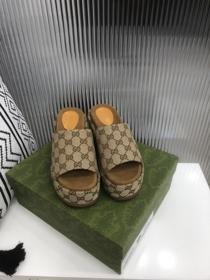 Gu66 SLIPPERS