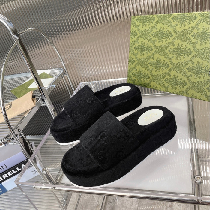 Gu66 SLIPPERS