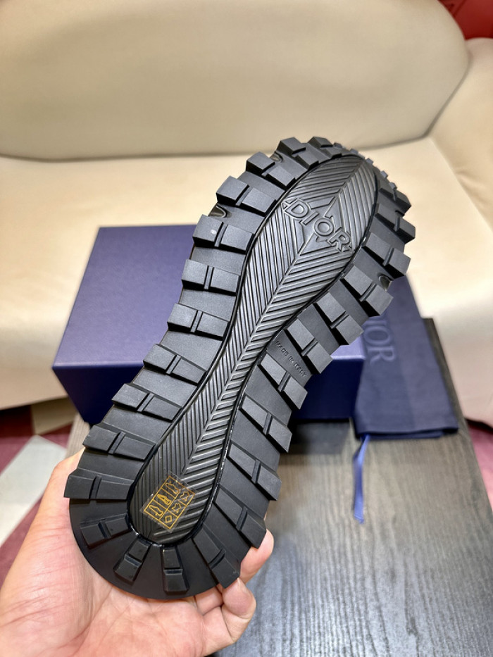D10R B31 Runner Black