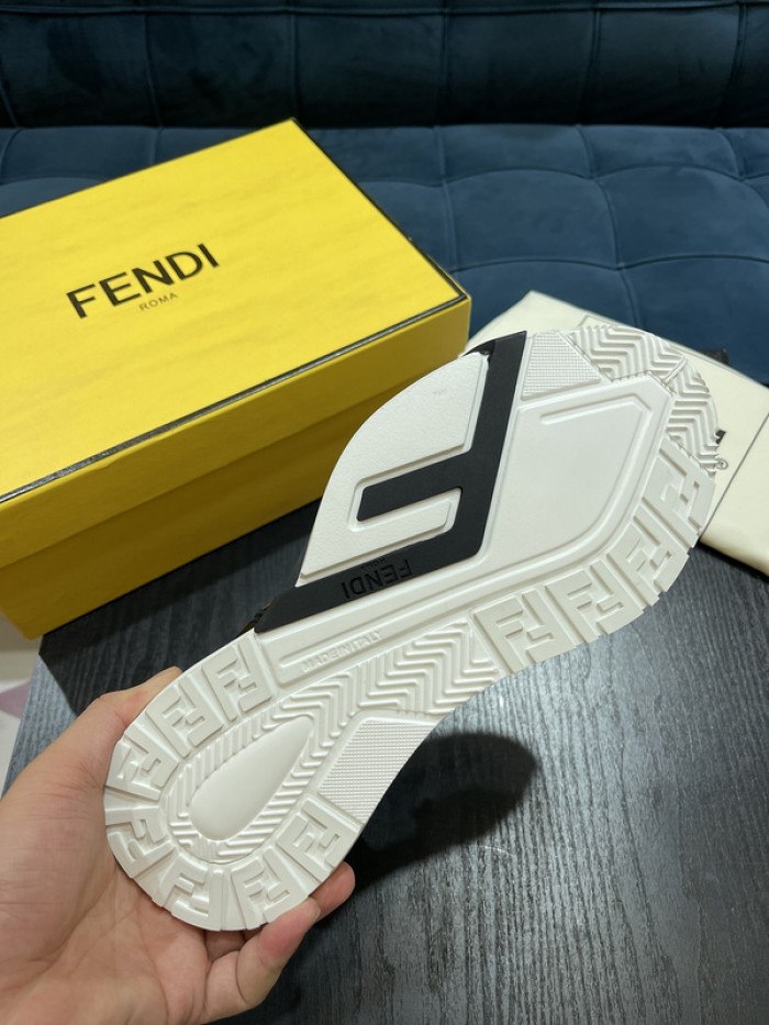 FEND1 SNEAKER