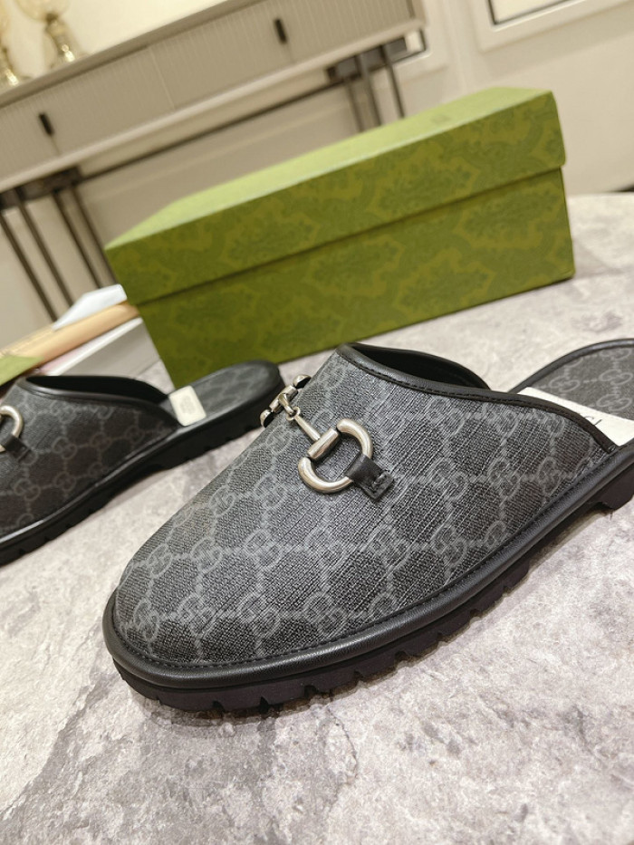 Gu66 SLIPPERS
