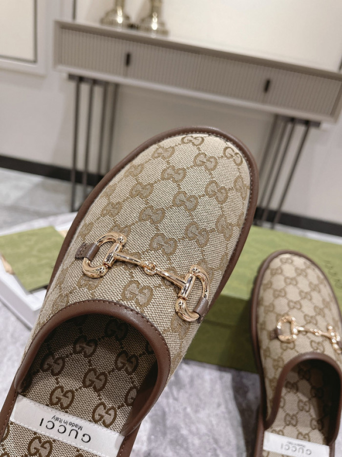 Gu66 SLIPPERS