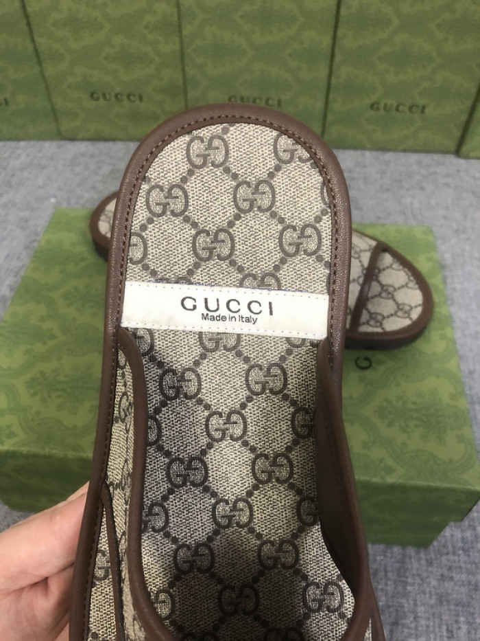 Gu66 SLIPPERS