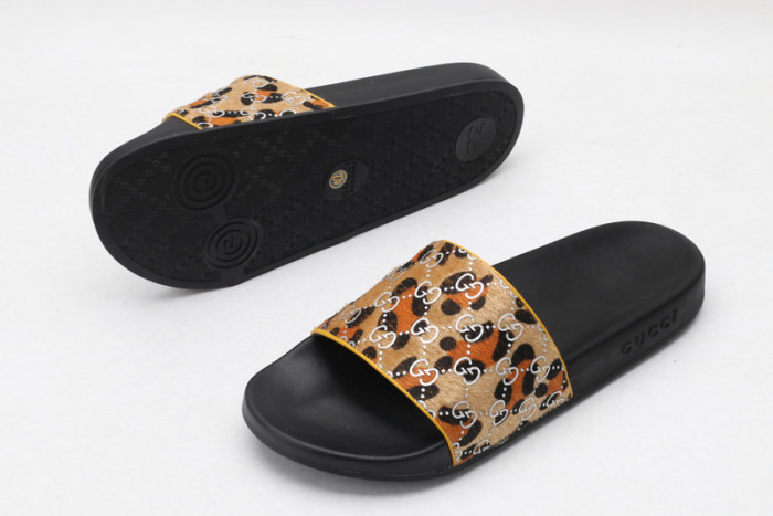 Gu66 SLIPPERS