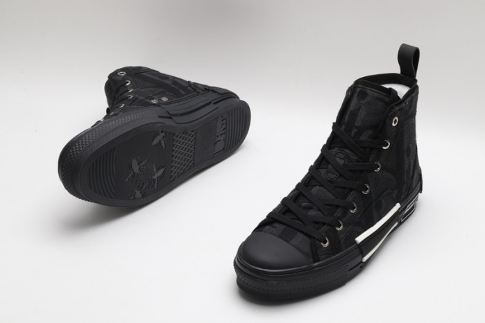 D10R B23 Oblique High Top Sneaker