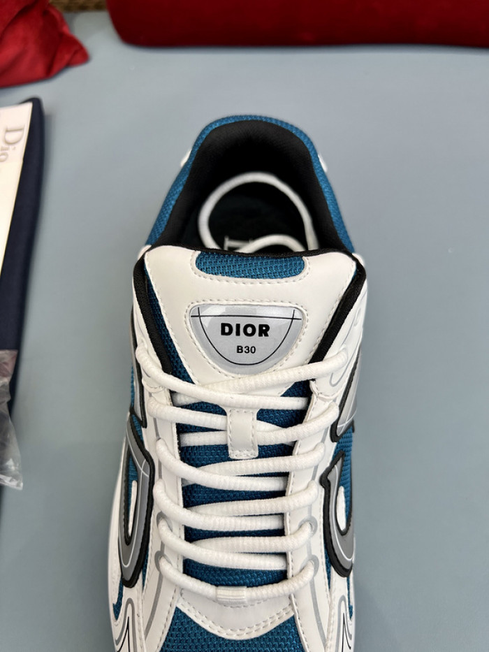 D10R B30 SNEAKER