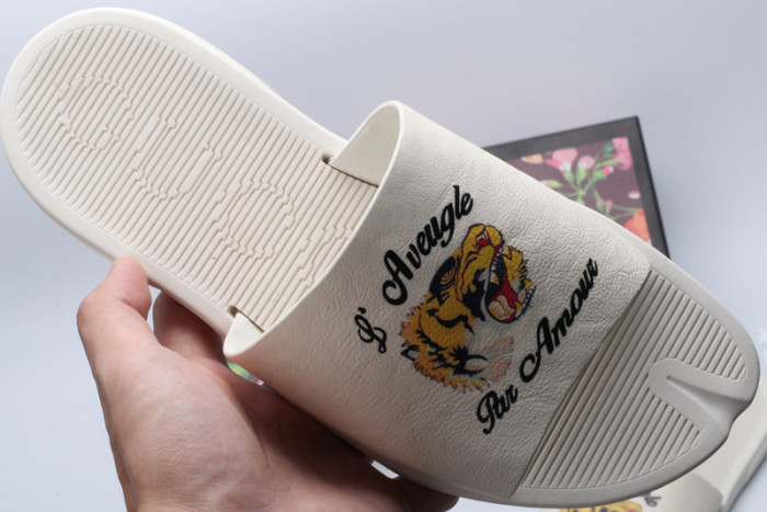 Gu66 SLIPPERS