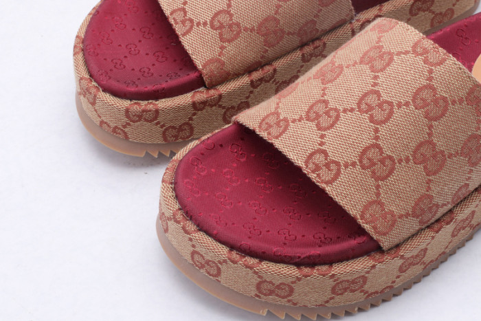 Gu66 SLIPPERS