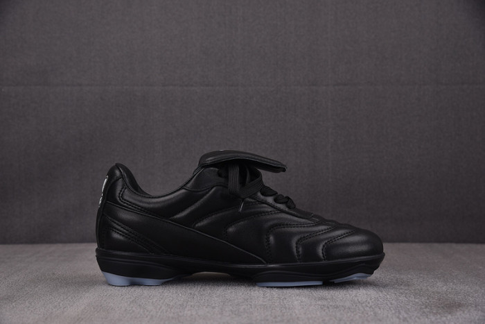 Lou1su1tt Footprint Soccer Black White