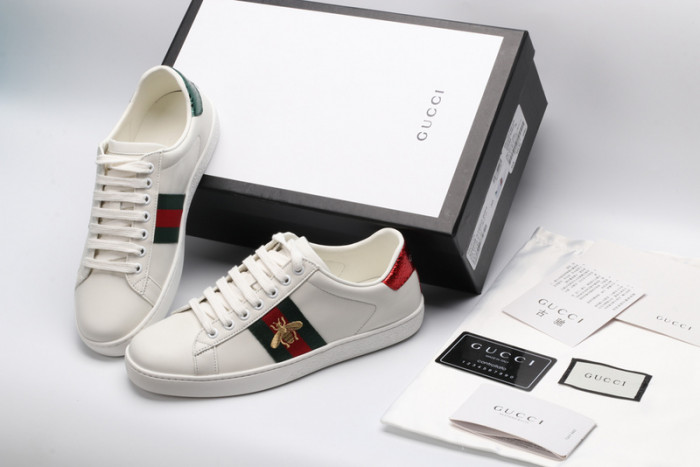 Gu66 Ace Embroidered Low-Top Sneaker white with bee