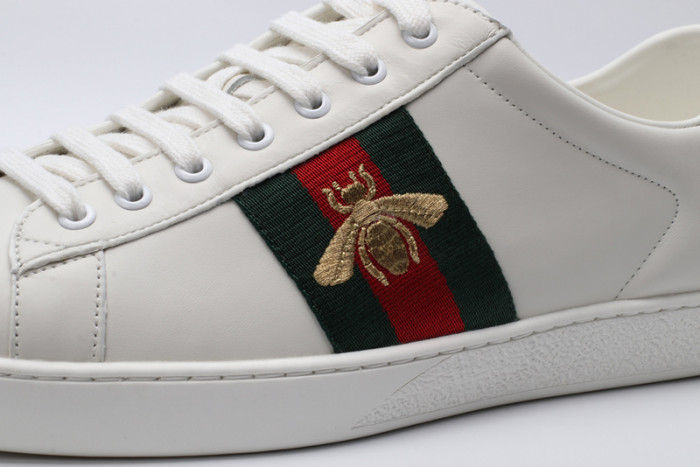 Gu66 Ace Embroidered Low-Top Sneaker white with bee