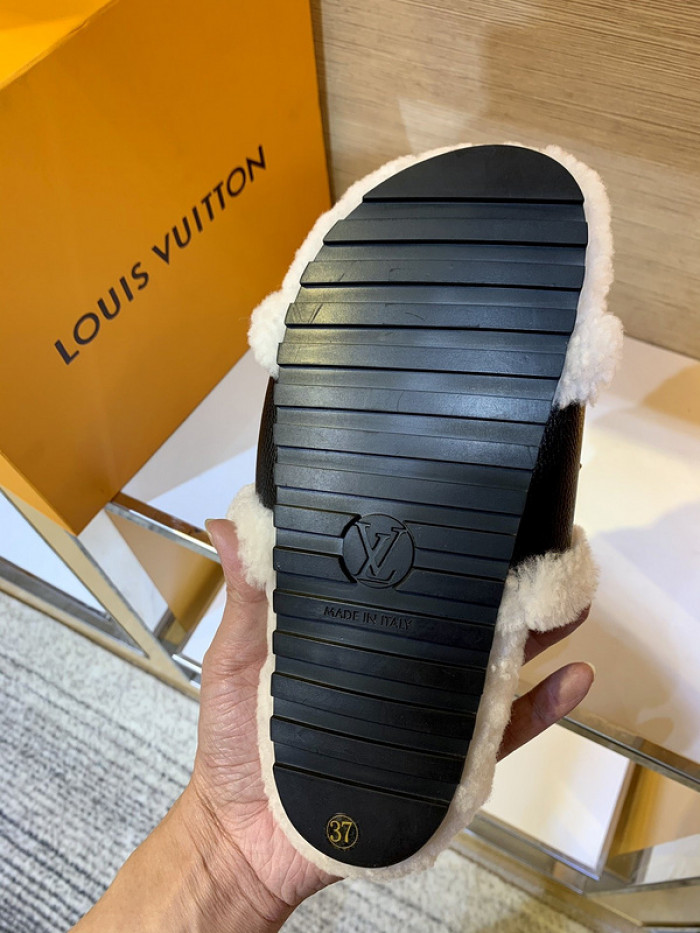 Lou1su1tt slides
