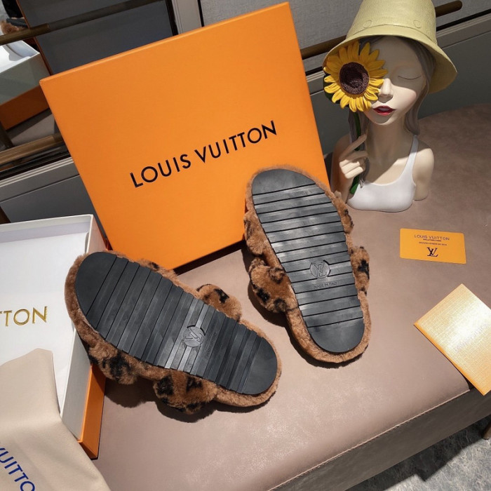 Lou1su1tt slides