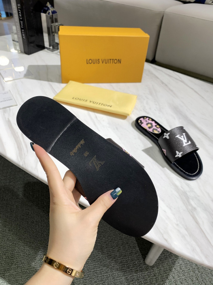 Lou1su1tt slides