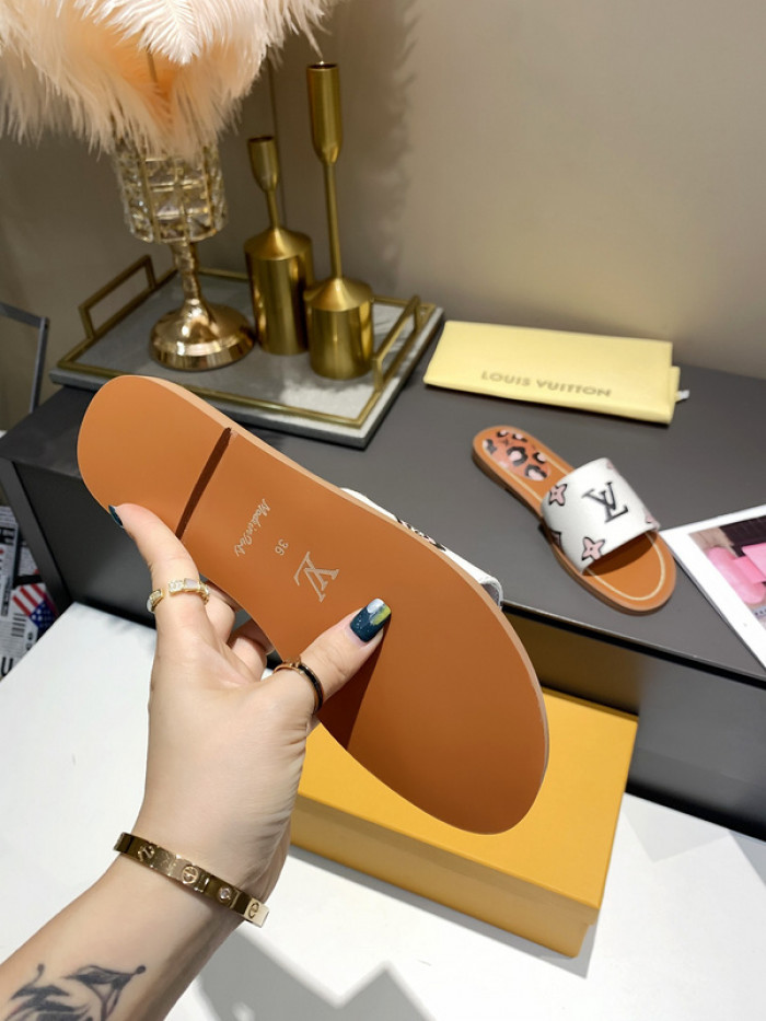 Lou1su1tt slides