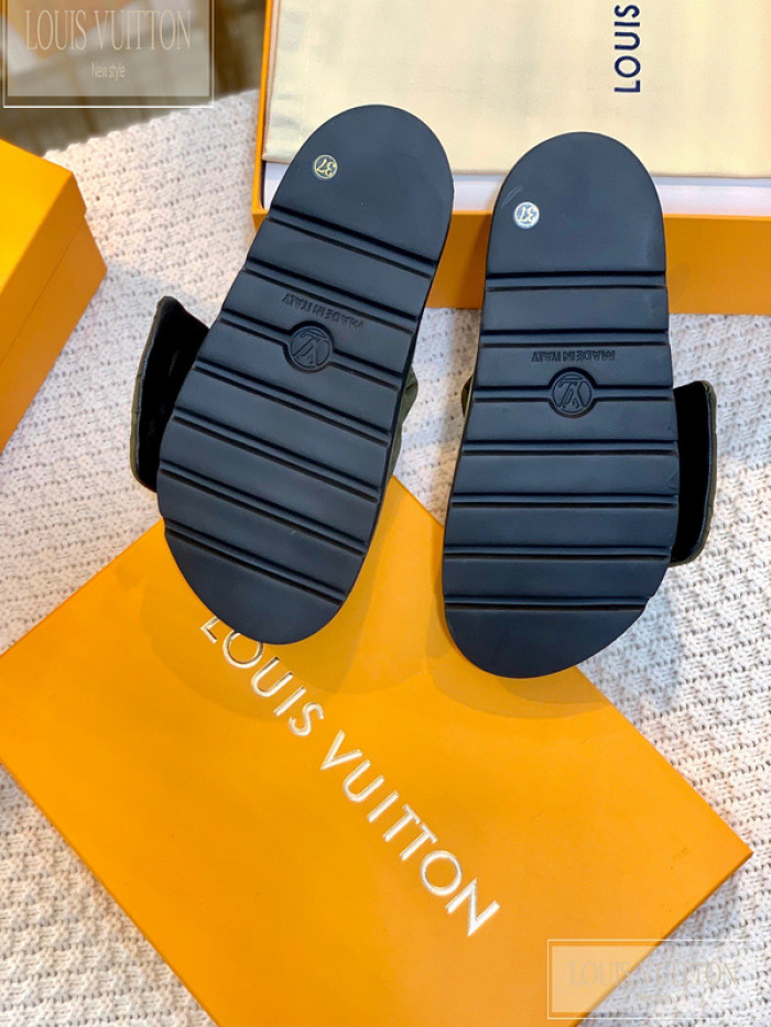 Lou1su1tt slides