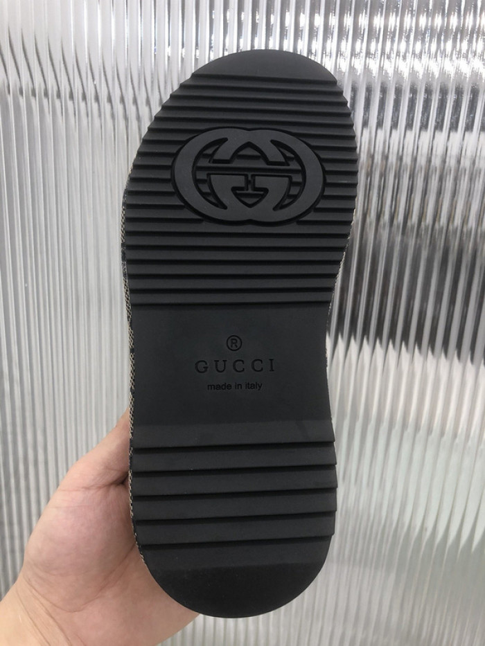 Gu66 SLIPPERS