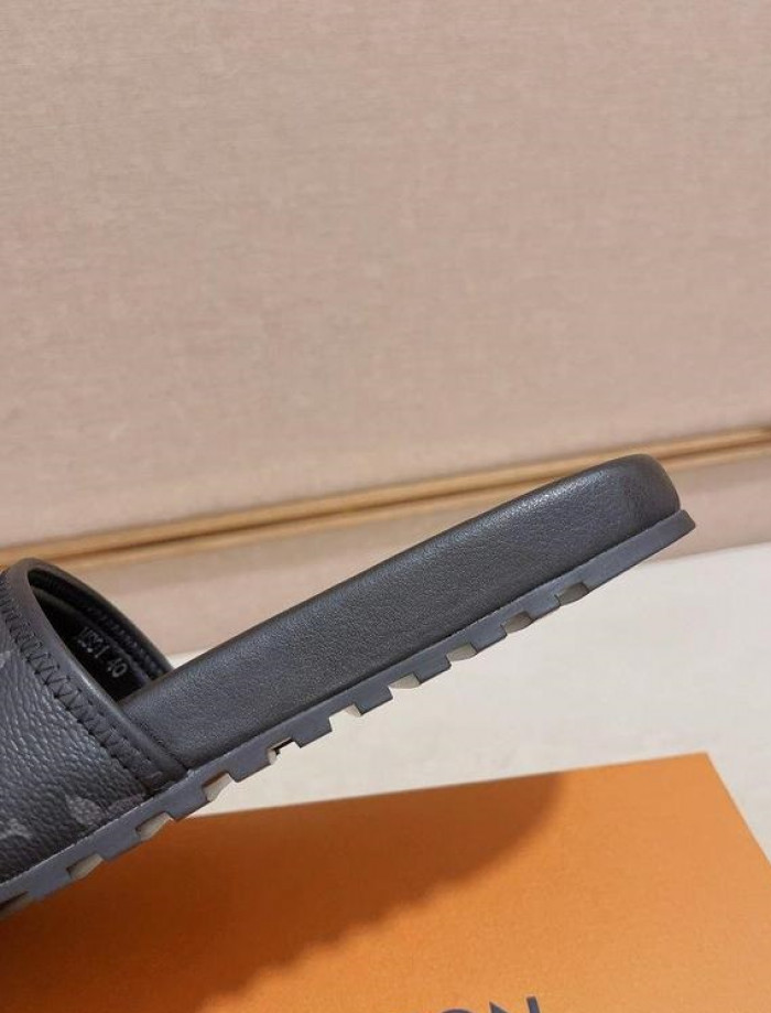 Lou1su1tt slides