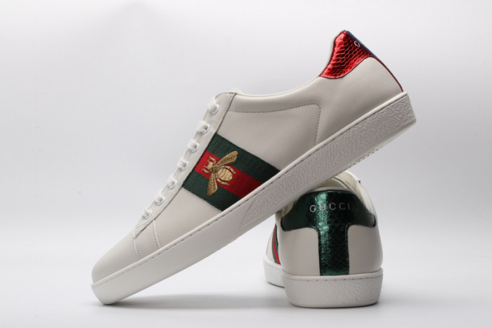 Gu66 Ace Embroidered Low-Top Sneaker white with bee
