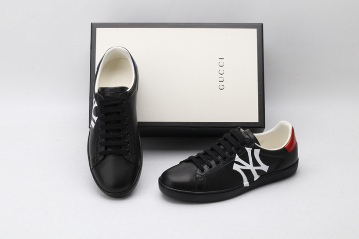 Gu66 Ace Embroidered Low-Top Sneaker