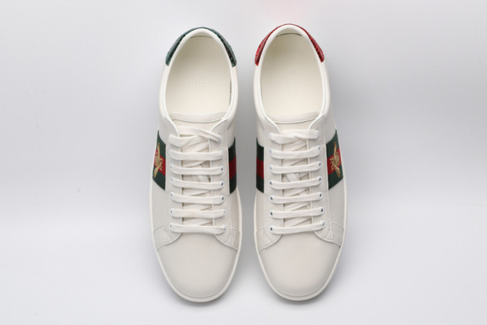 Gu66 Ace Embroidered Low-Top Sneaker white with bee