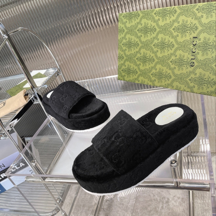 Gu66 SLIPPERS