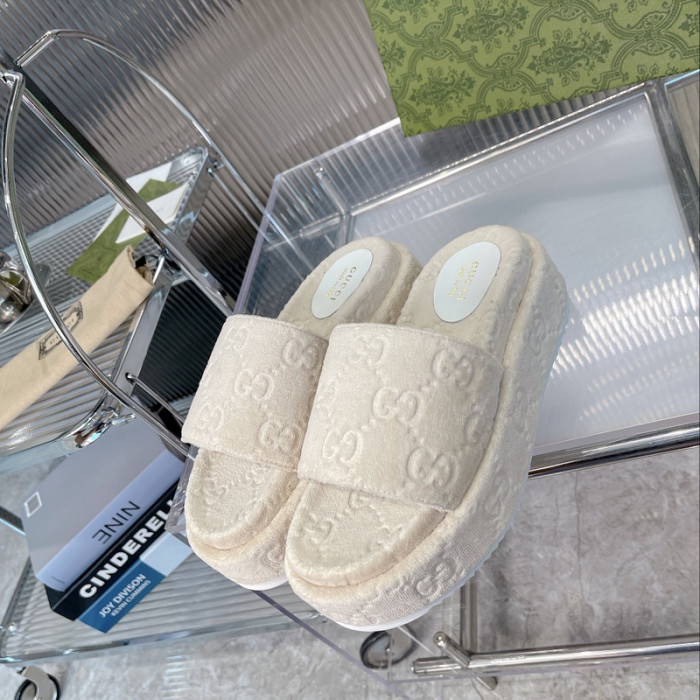 Gu66 SLIPPERS