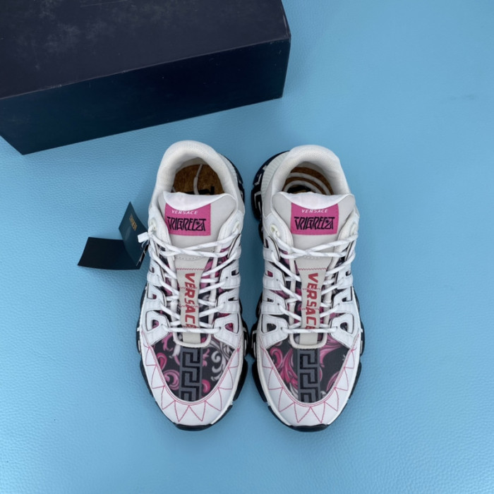 VERS SNEAKERS