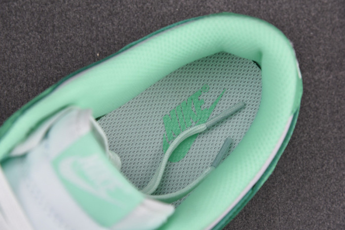 Nike Dunk Low Green Glow (W) DD1503-105