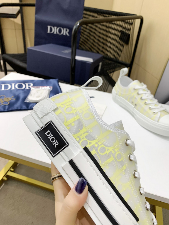 D10R B23 Oblique Low Top Sneaker