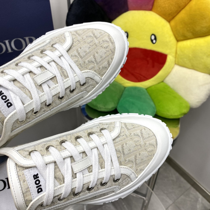 D10R SNEAKER