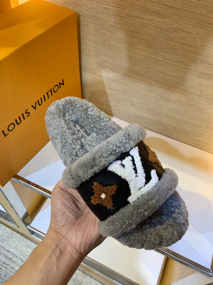 Lou1su1tt slides
