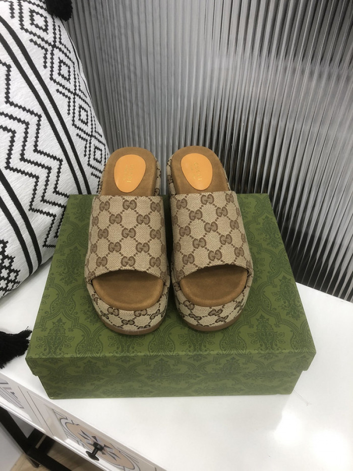Gu66 SLIPPERS