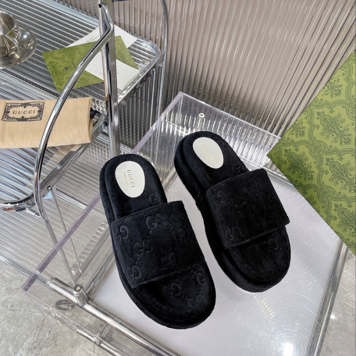 Gu66 SLIPPERS