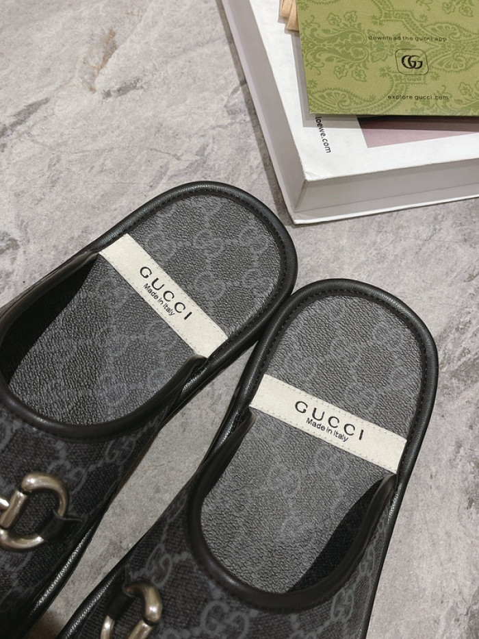 Gu66 SLIPPERS