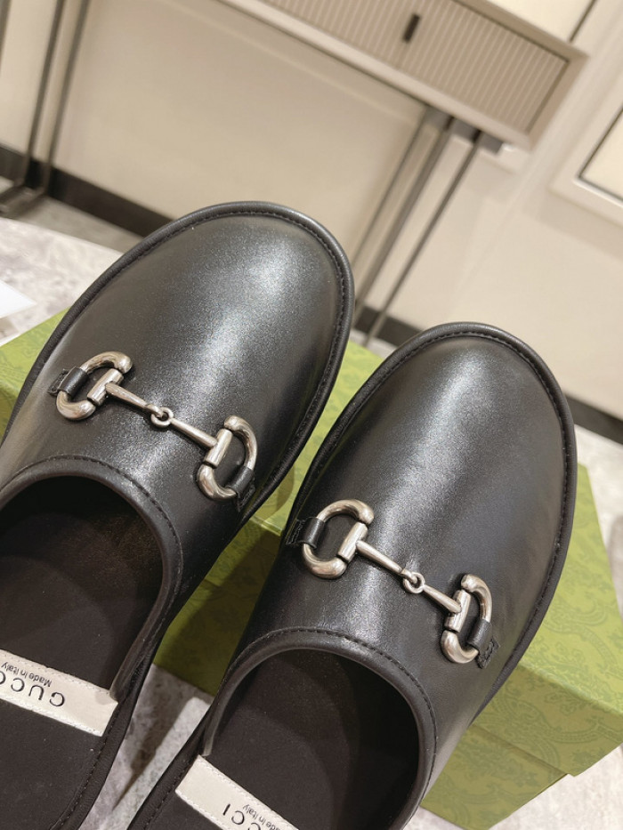 Gu66 SLIPPERS