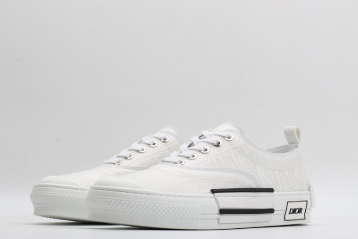 D10R B23 Oblique Low Top Sneaker