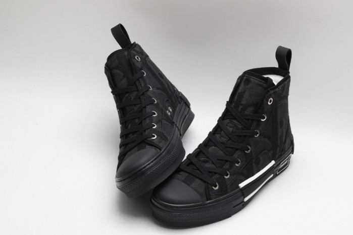 D10R B23 Oblique High Top Sneaker