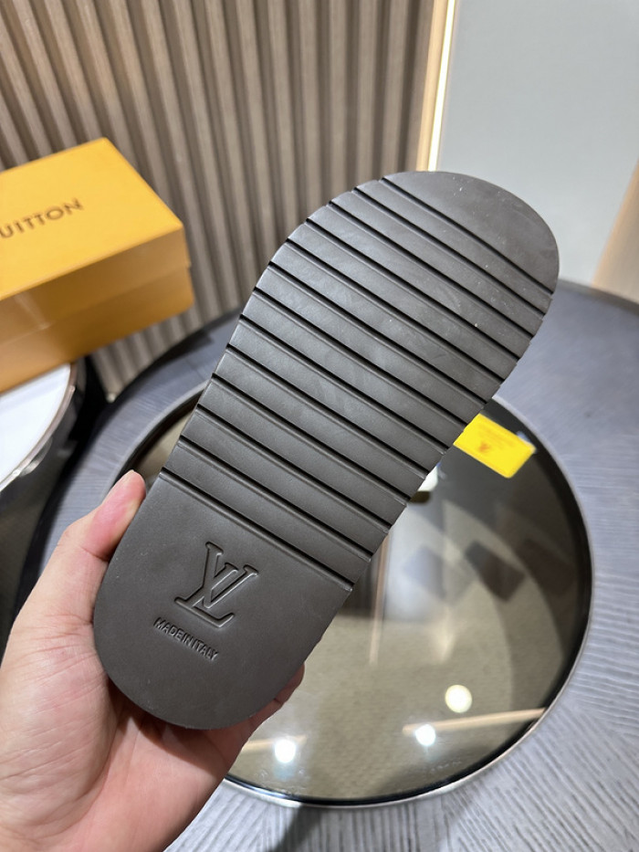 Lou1su1tt slides
