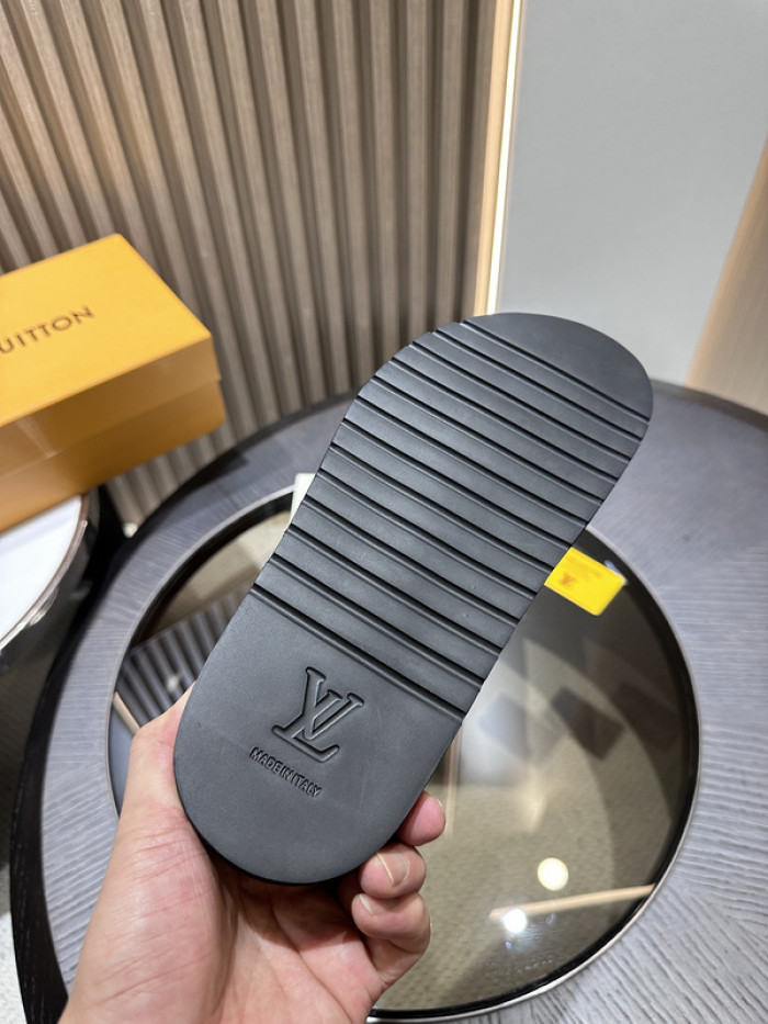 Lou1su1tt slides