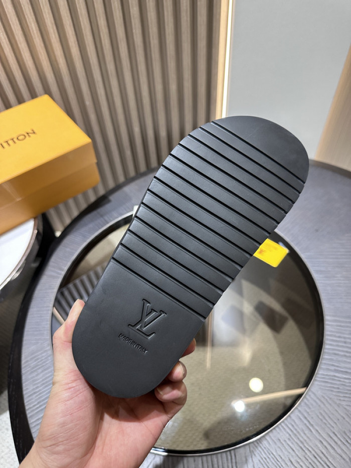 Lou1su1tt slides