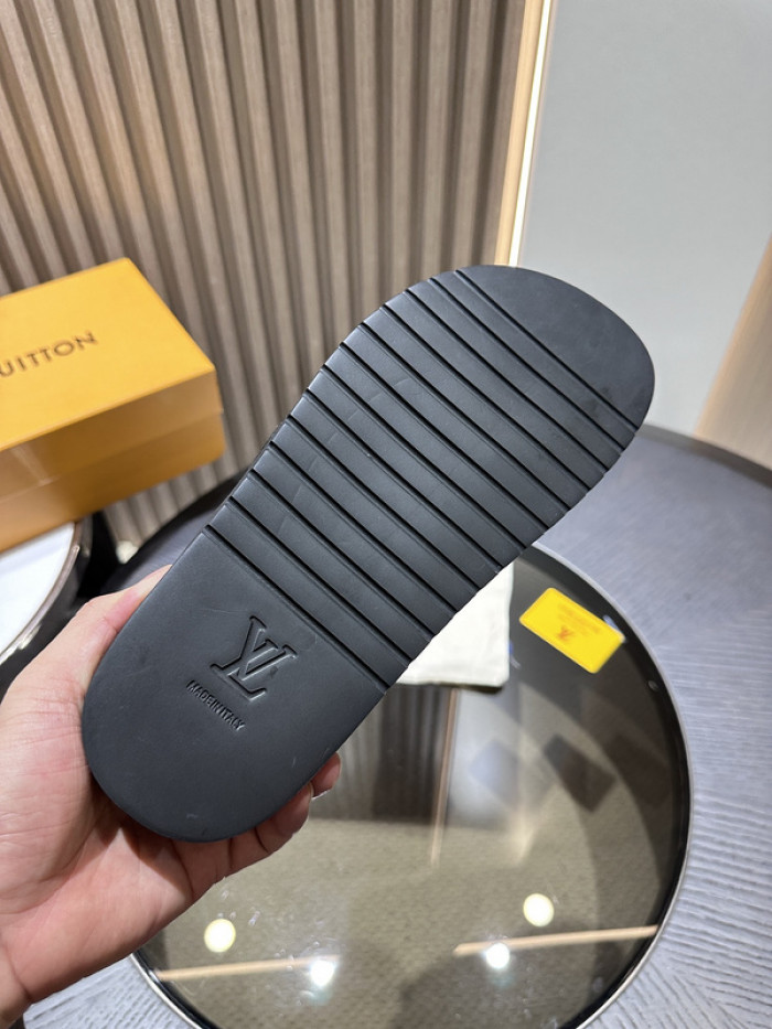 Lou1su1tt slides